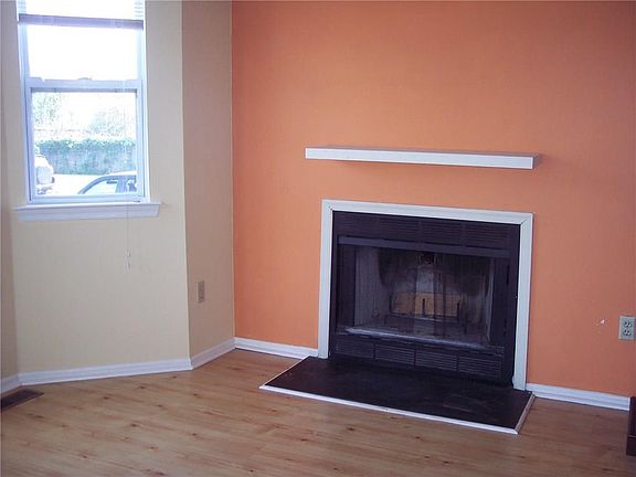 3rd image of 338 Ventnor Ct
