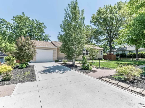 719 S Adams St, Papillion, NE 68046