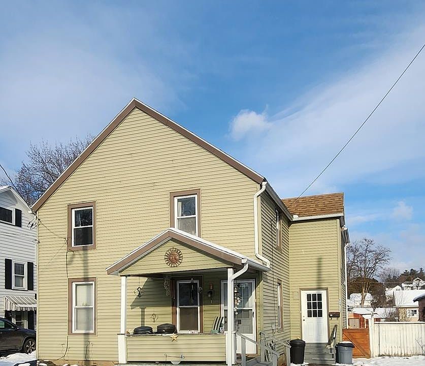1st image of 904 W 1st St
