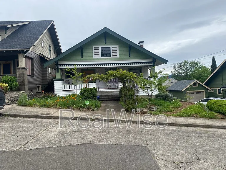 837 SE Blakeley Ave — Photo 3