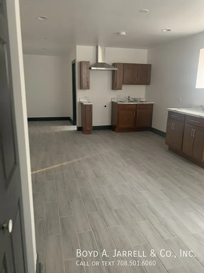 !!Washington Park! 57th & Michigan. $750. studio — Photo 3