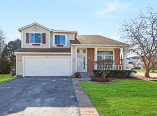 971 Taralon Trl, Lake In The Hills, IL 60156