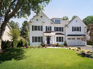 12 Whitman Dr, Chatham, NJ