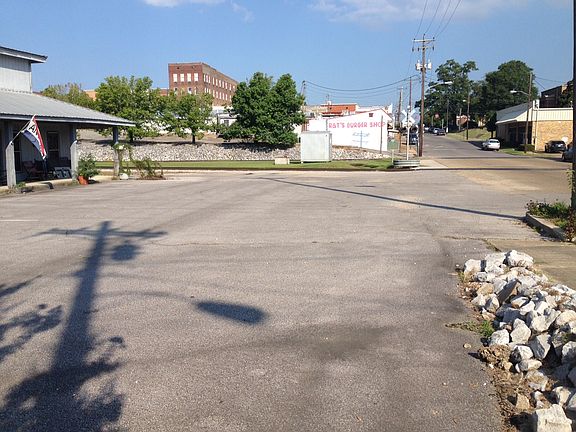 4th image of 101 E. Church St.