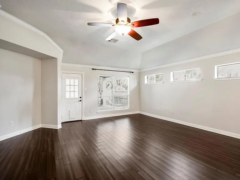 5802 Sawyer Bend Ln — Photo 15