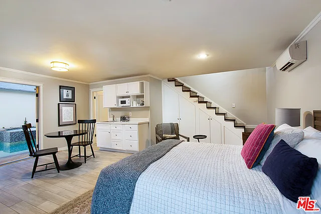 1338 N Genesee Ave — Photo 32
