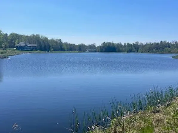 21 N Covington Lake Dr, Gouldsboro, PA 18424