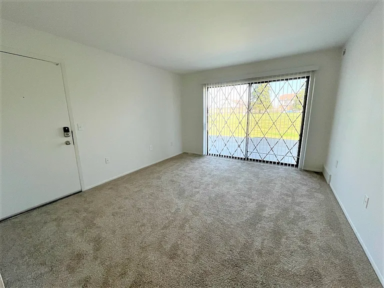 Charter Oaks Apartments — Photo 103