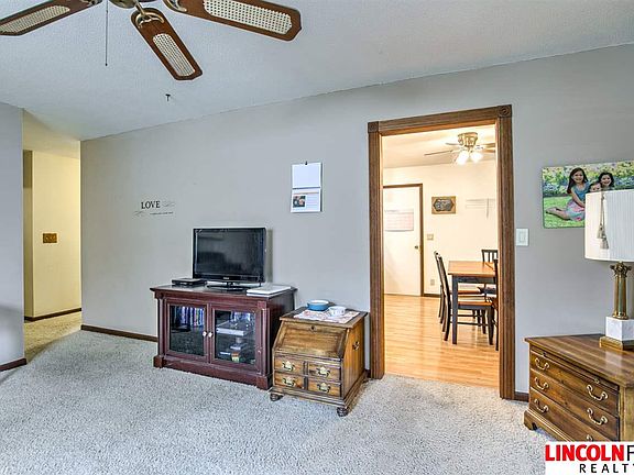 3rd image of 5420 La Salle St