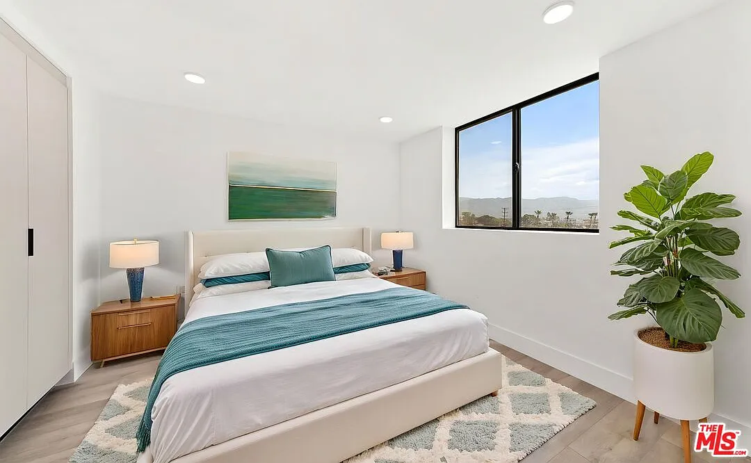 2 bed, 1.0 bath, $3,395 — Photo 3