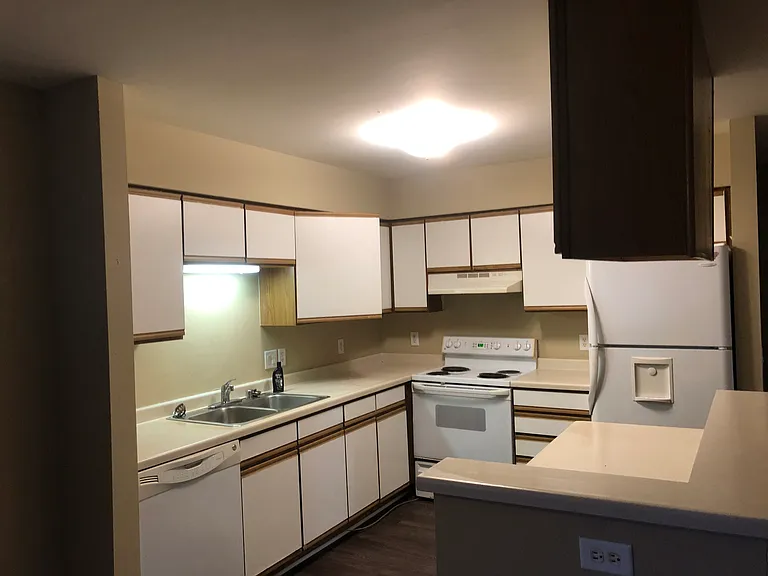 1016 Rockefeller Ln — Photo 2