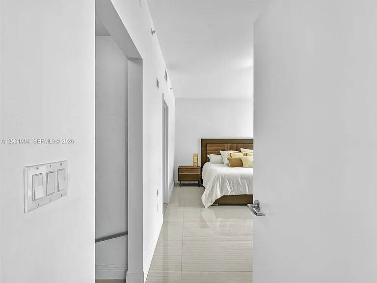 90 SW 3rd St #2013 — Photo 16