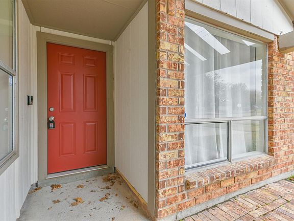 3rd image of 9751 Barmont Dr