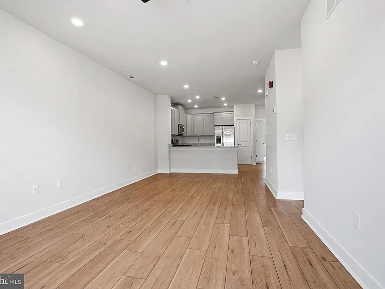 114 King St #B — Photo 10