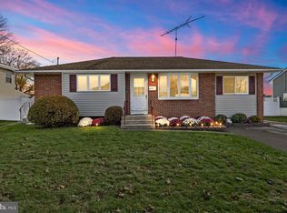 8 Duncan Dr, Hamilton, NJ 08690