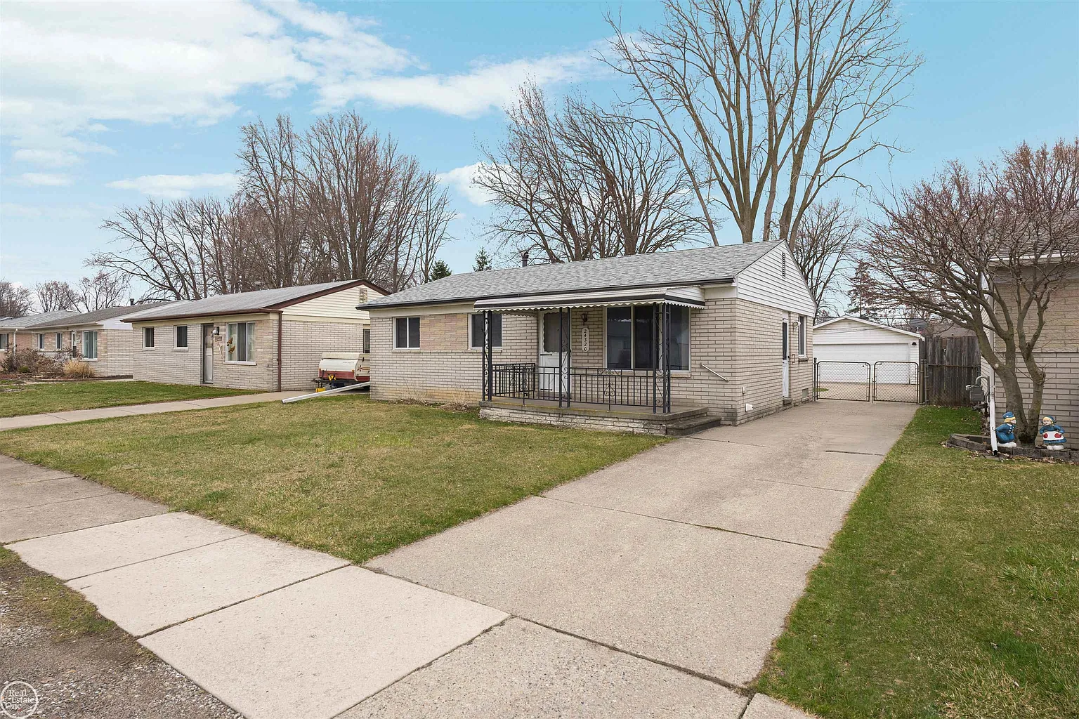 24320 Trombley St photo 1