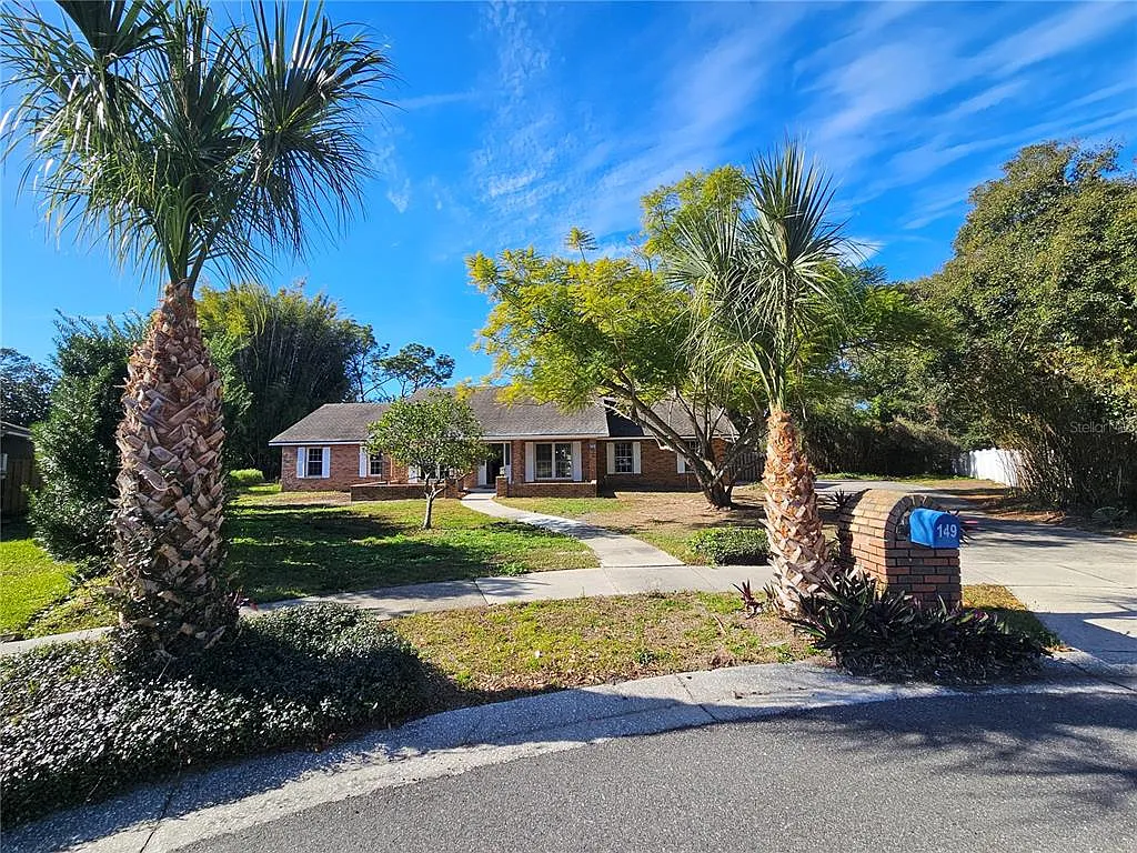 4 bed, 2.0 bath, 2316 sqft, $3,950 — Photo 2