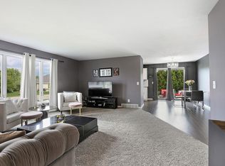 612 Wren Ln, Howards Grove, WI 53083