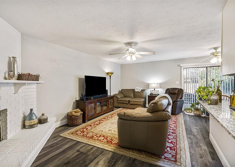 1st image of 903 Sunny Slope Dr