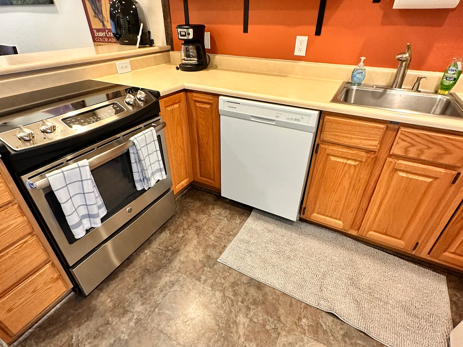 2 bed, 860 sqft, $2,400 — Photo 3