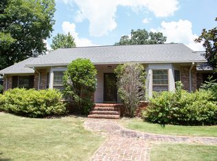 2068 Lakewood Dr, Vestavia Hills, AL 35216