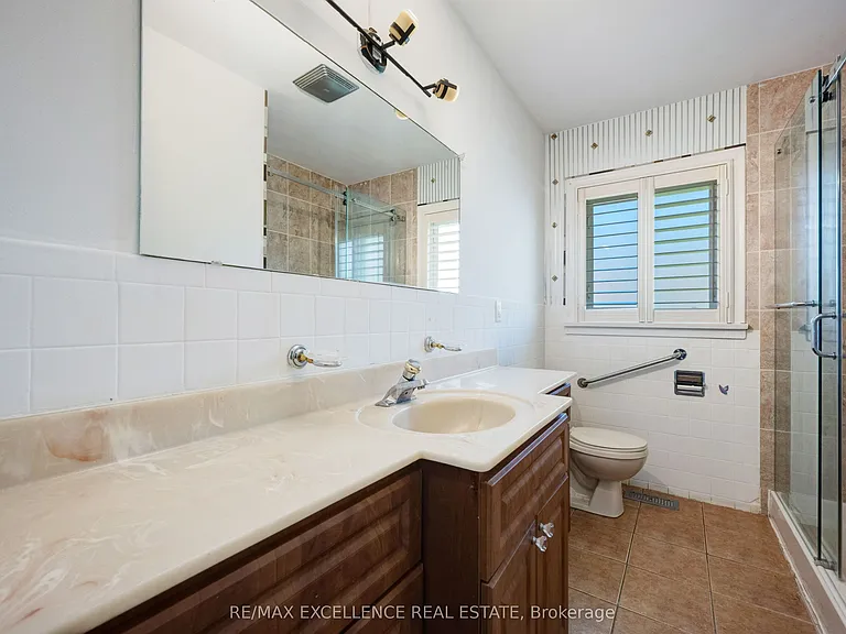 166 McLaughlin Rd S — Photo 23
