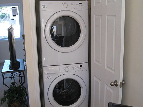4th image of 913 Holcomb Pl