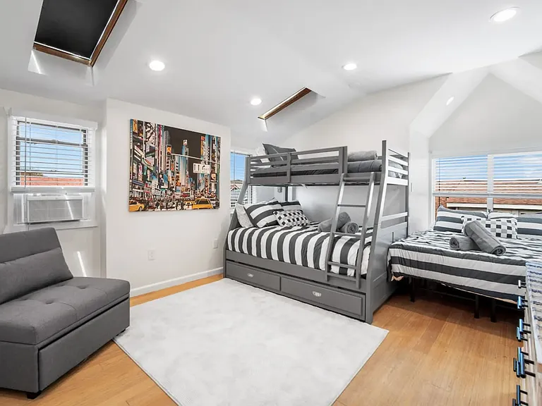 105 N New Haven Ave #2 — Photo 10