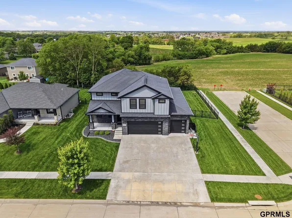 1111 Terrace View Dr, Hickman, NE 68372