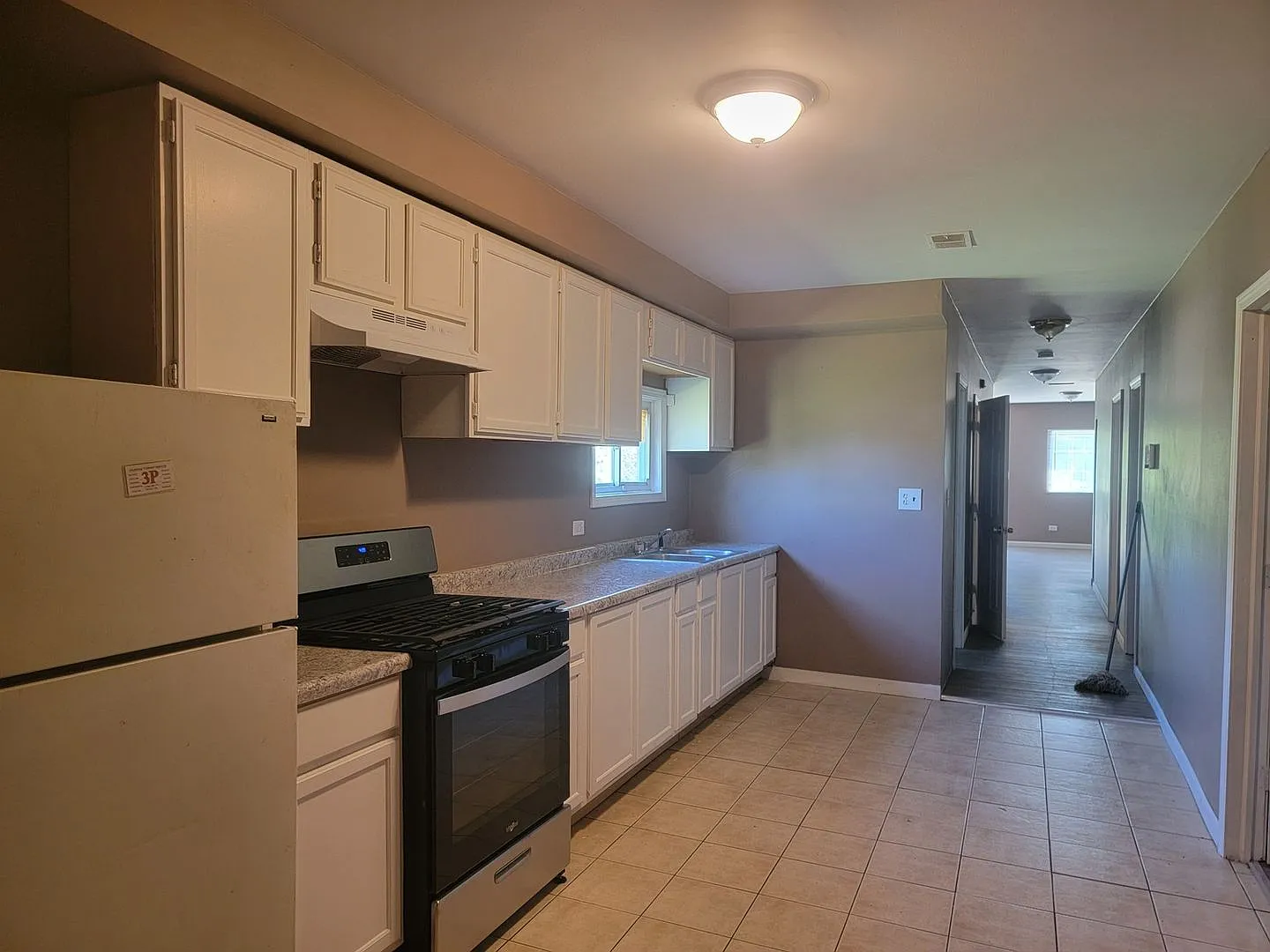 Charming 3BR Duplex in Harvey — Photo 2