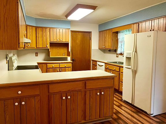 4th image of 4821 Parkmoor Dr