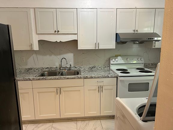 3rd image of 342 Ashley Forest Rd