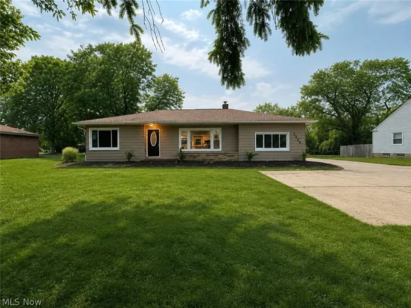 1275 Hillside Rd, Seven Hills, OH 44131