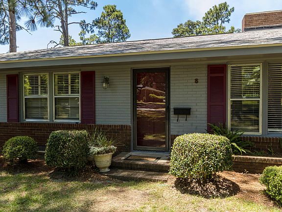 5th image of 8 Longwood Dr
