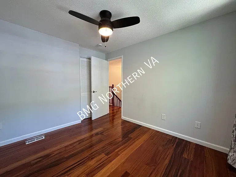379 W Broad St — Photo 18