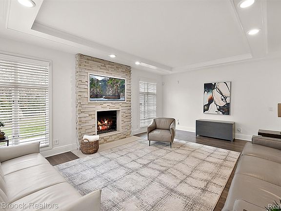 4th image of 7515 Hiddenbrook Ln