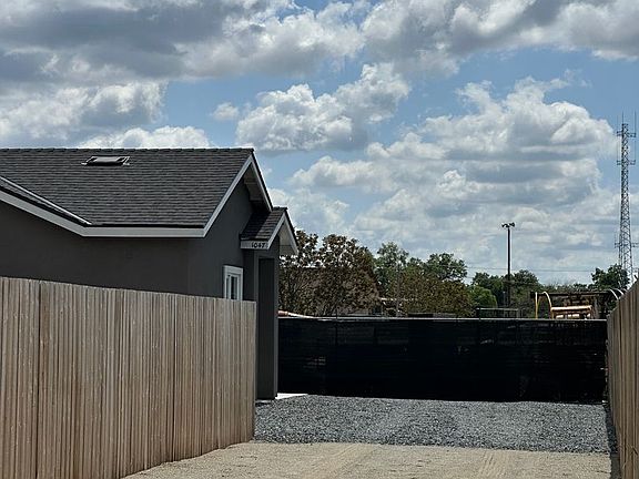 4th image of 1047 E Douglas Ave