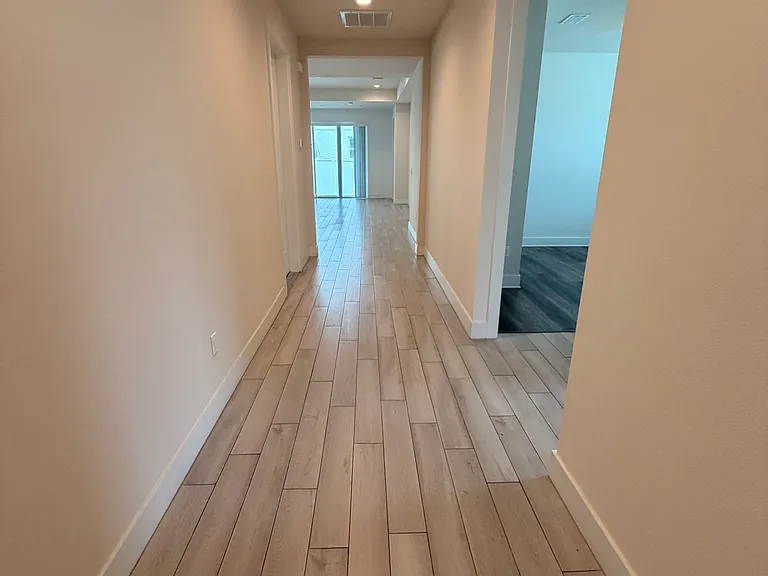 2065 Paragon Cir W — Photo 4