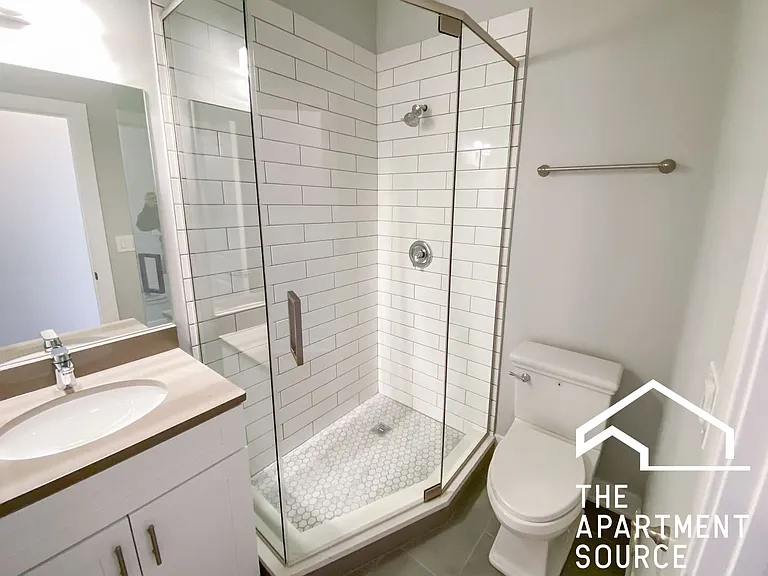 2103 N Sedgwick St #4 — Photo 4