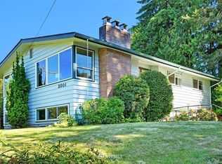 3201 NE 105th St, Seattle, WA 98125