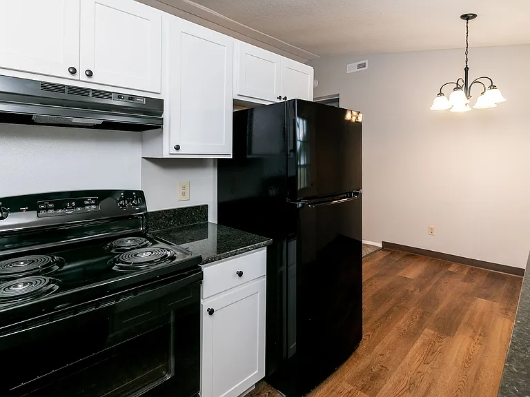 1104 Bryn Mawr Ave — Photo 8
