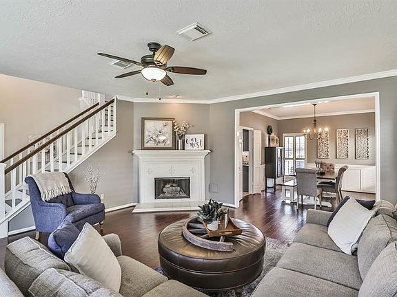 5th image of 906 Applewood Dr