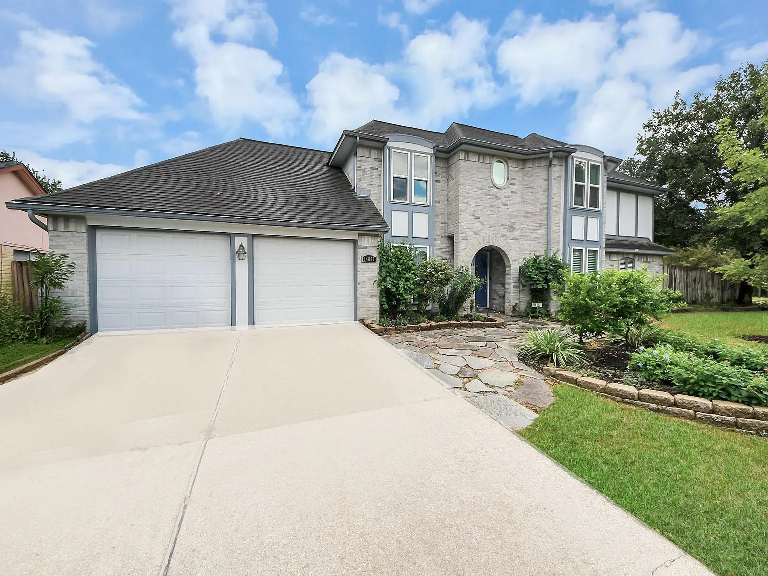 4 bed, 2.5 bath, 2264 sqft, $3,300 — Photo 3