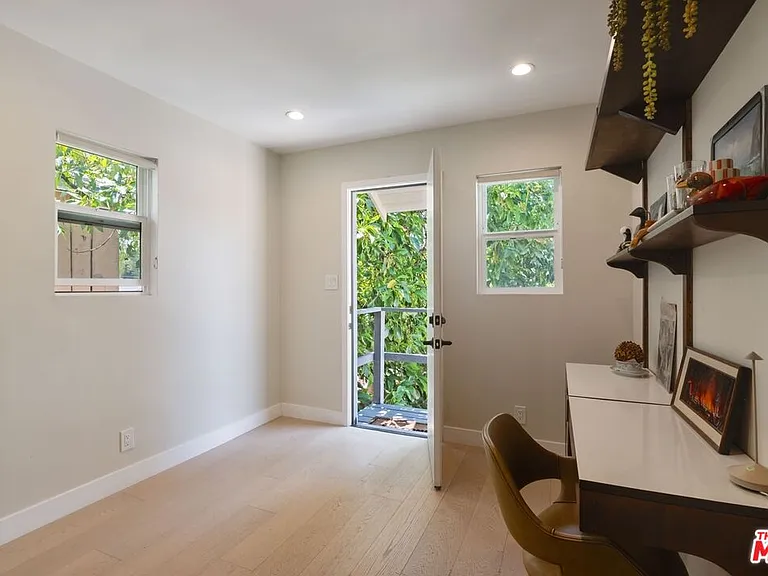 1445 S Stanley Ave — Photo 13
