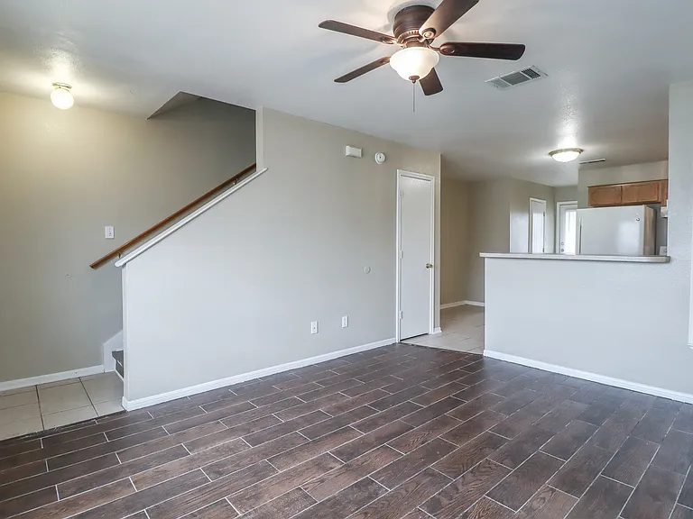 807 Leifester Cir #B — Photo 4