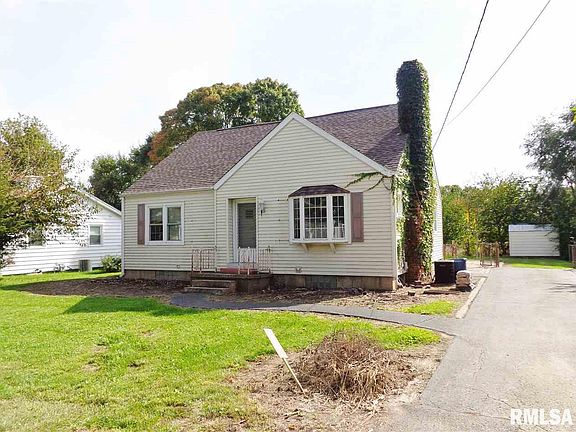 2nd image of 1122 E Parkside Ln