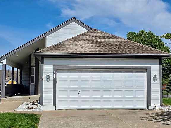 2nd image of 419 NW Wimbleton Ct