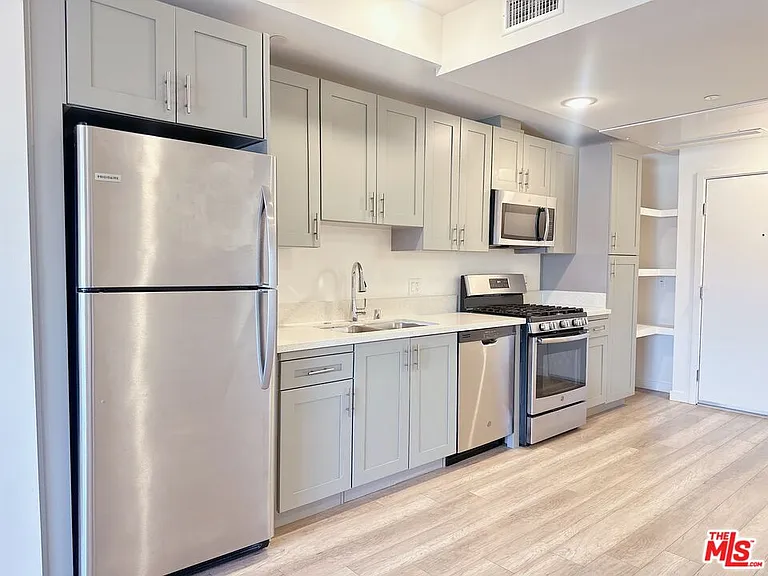 1025 S Berendo St #504 — Photo 5