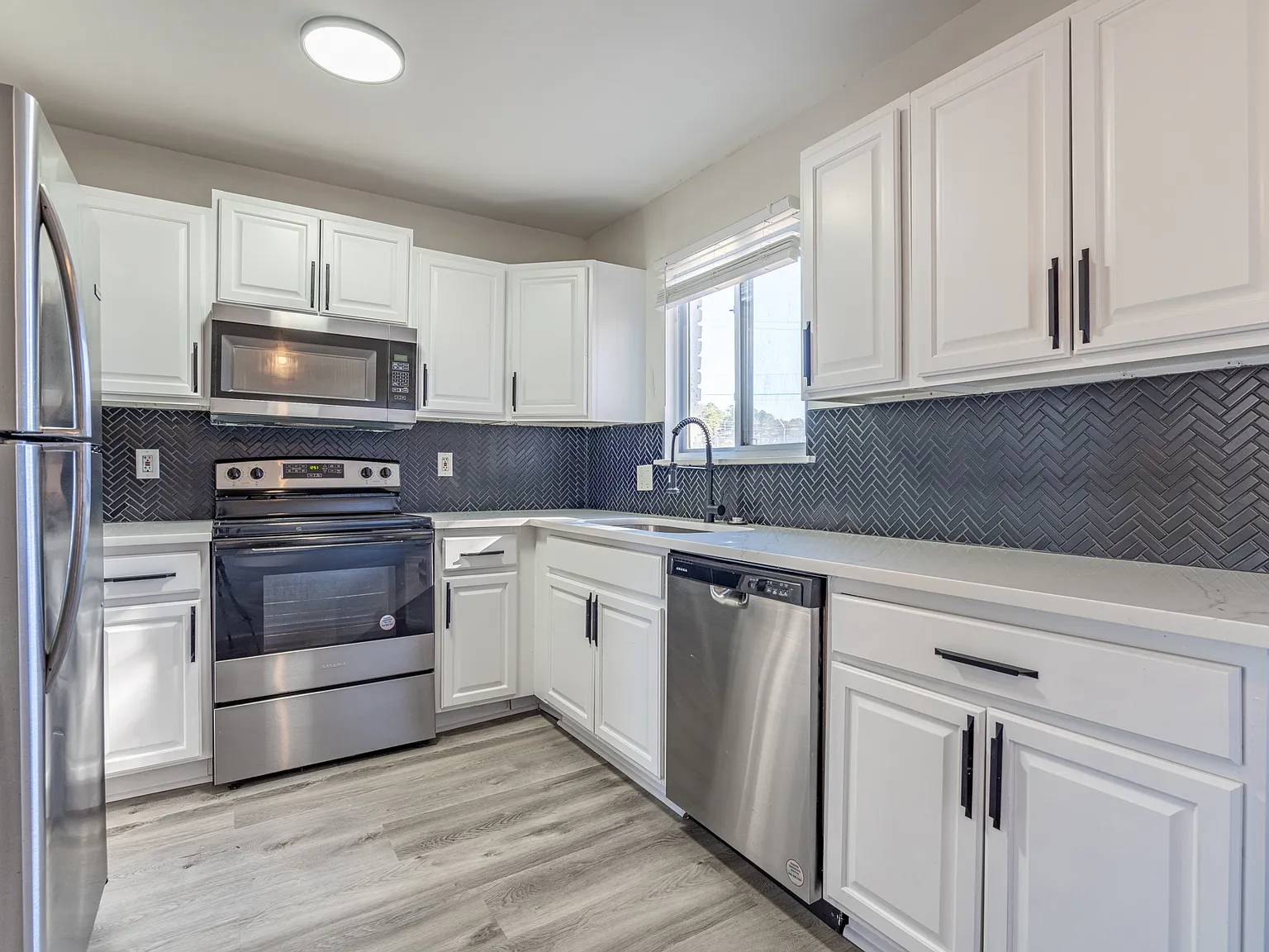 2 bed, 850 sqft, $1,395 — Photo 4