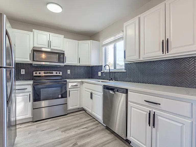 740 Mozley Dr SE #B — Photo 4